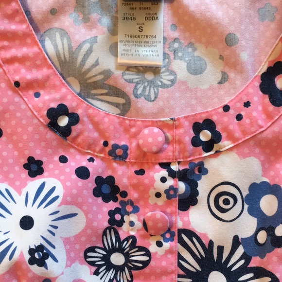 Cherokee Studio Floral Dots Scrub Top Size Small - Picture 3 of 3